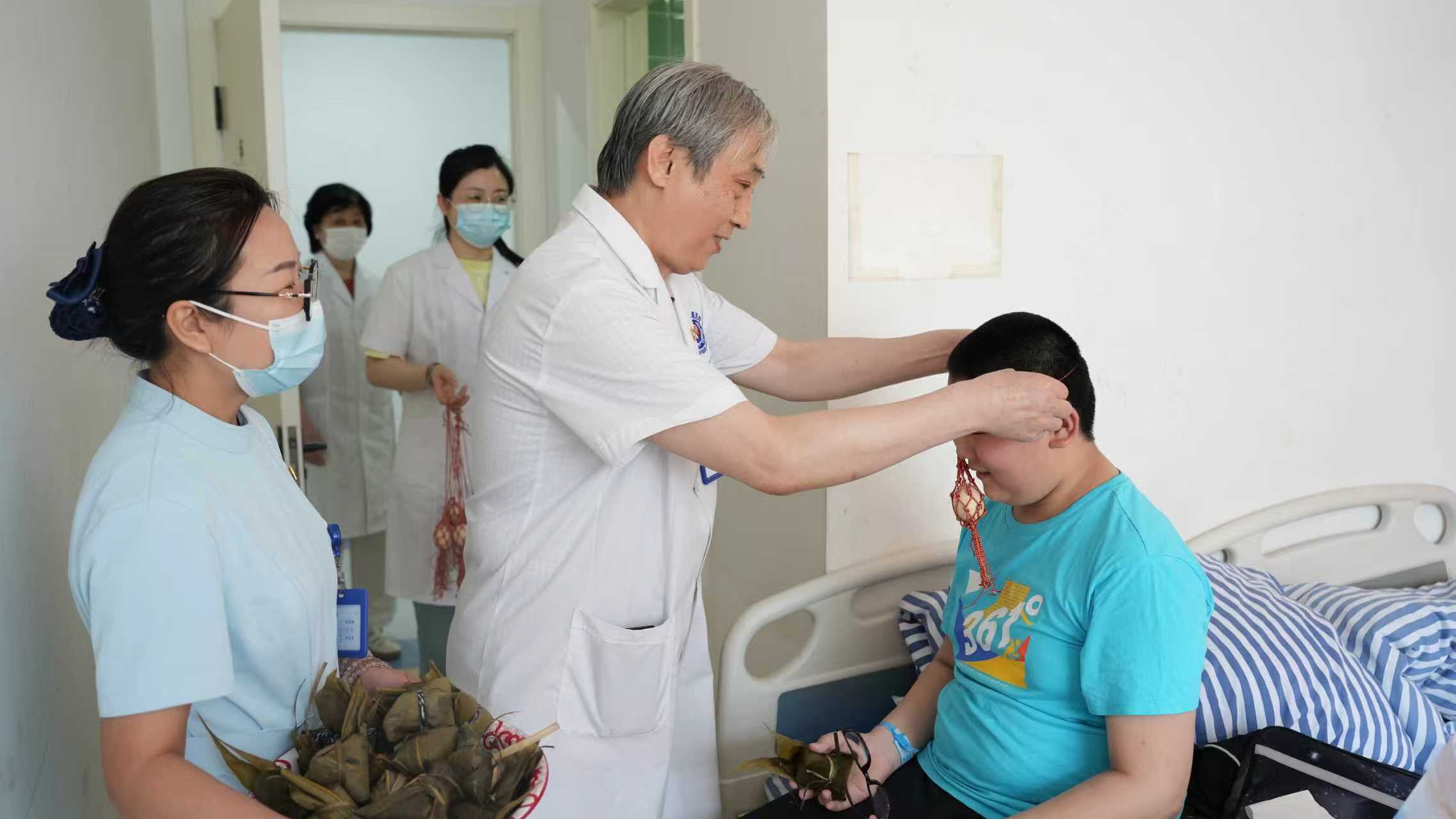 儿童语言发育迟缓都有哪些症状？哈尔滨中童儿童医院家长自查清单