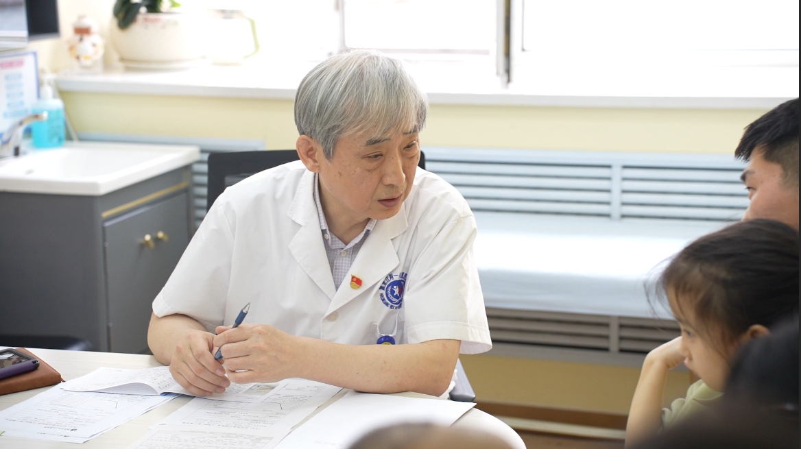 小孩有抽动症挂什么科？哈尔滨中童儿童医院这篇挂号指南帮你不再多走弯路了